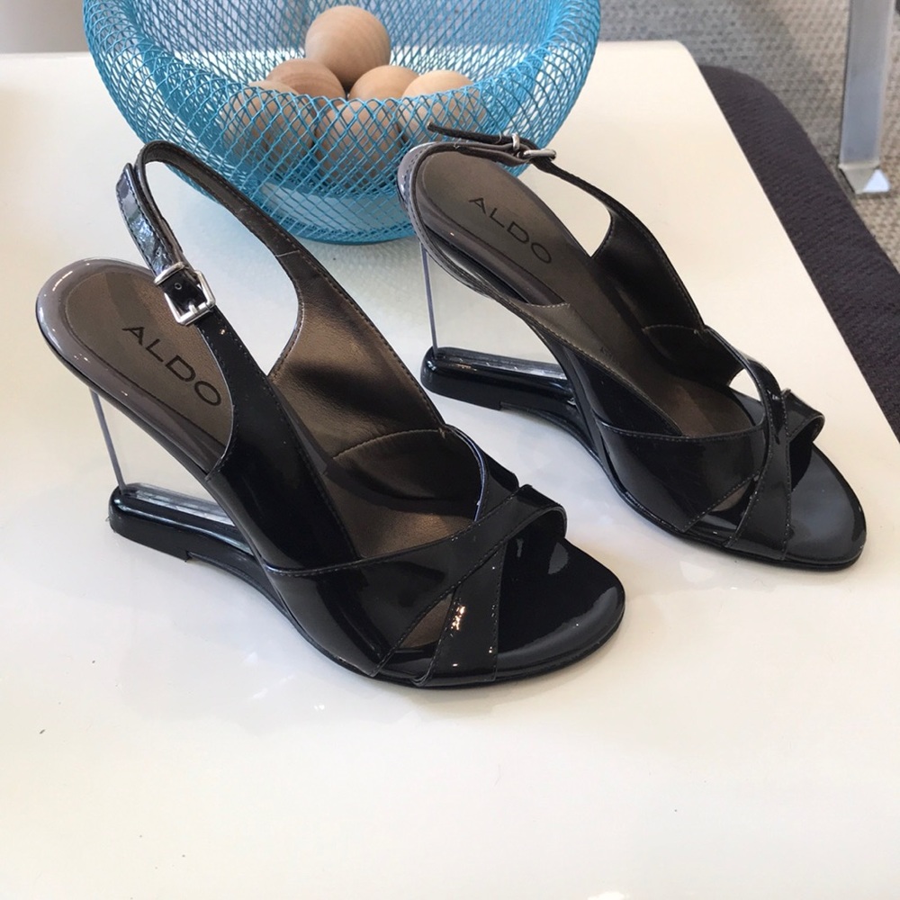 ALDO Wedge Size 7 (37)